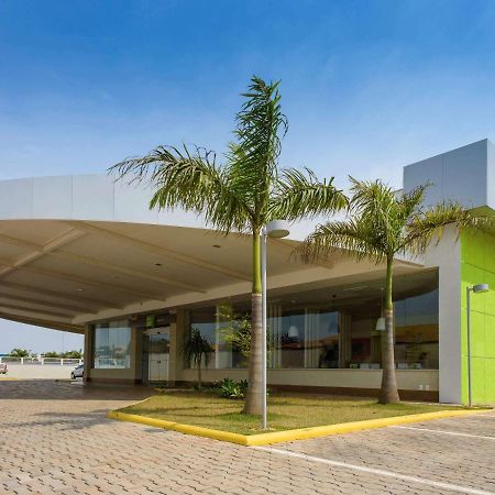ホテル Ibis Styles Ponta Porã エクステリア 写真